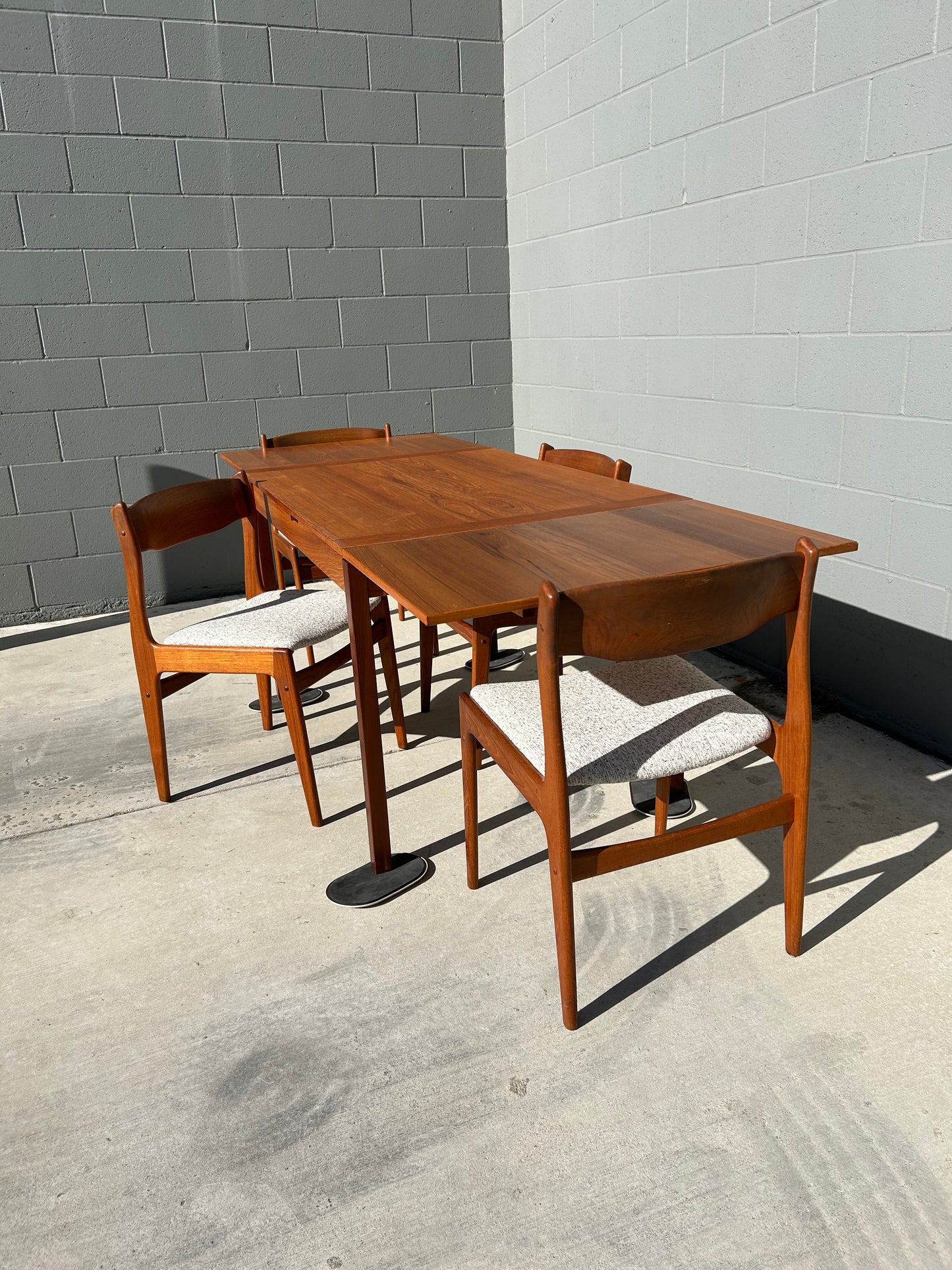 Danish Teak Expandable Dining Table By Ansager Mobler, Circa 1960s