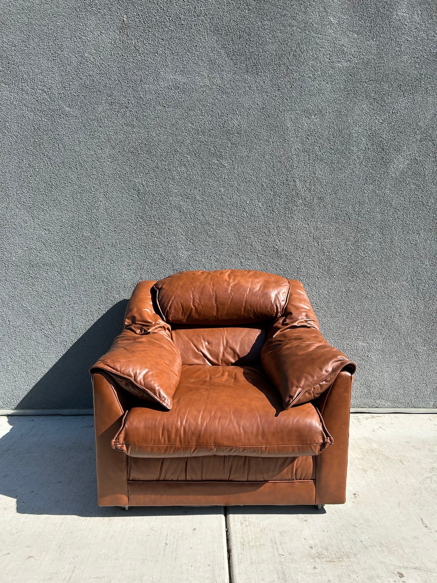 Vintage Mid-Century Modern Emerson Tan Leather Lounge Chair