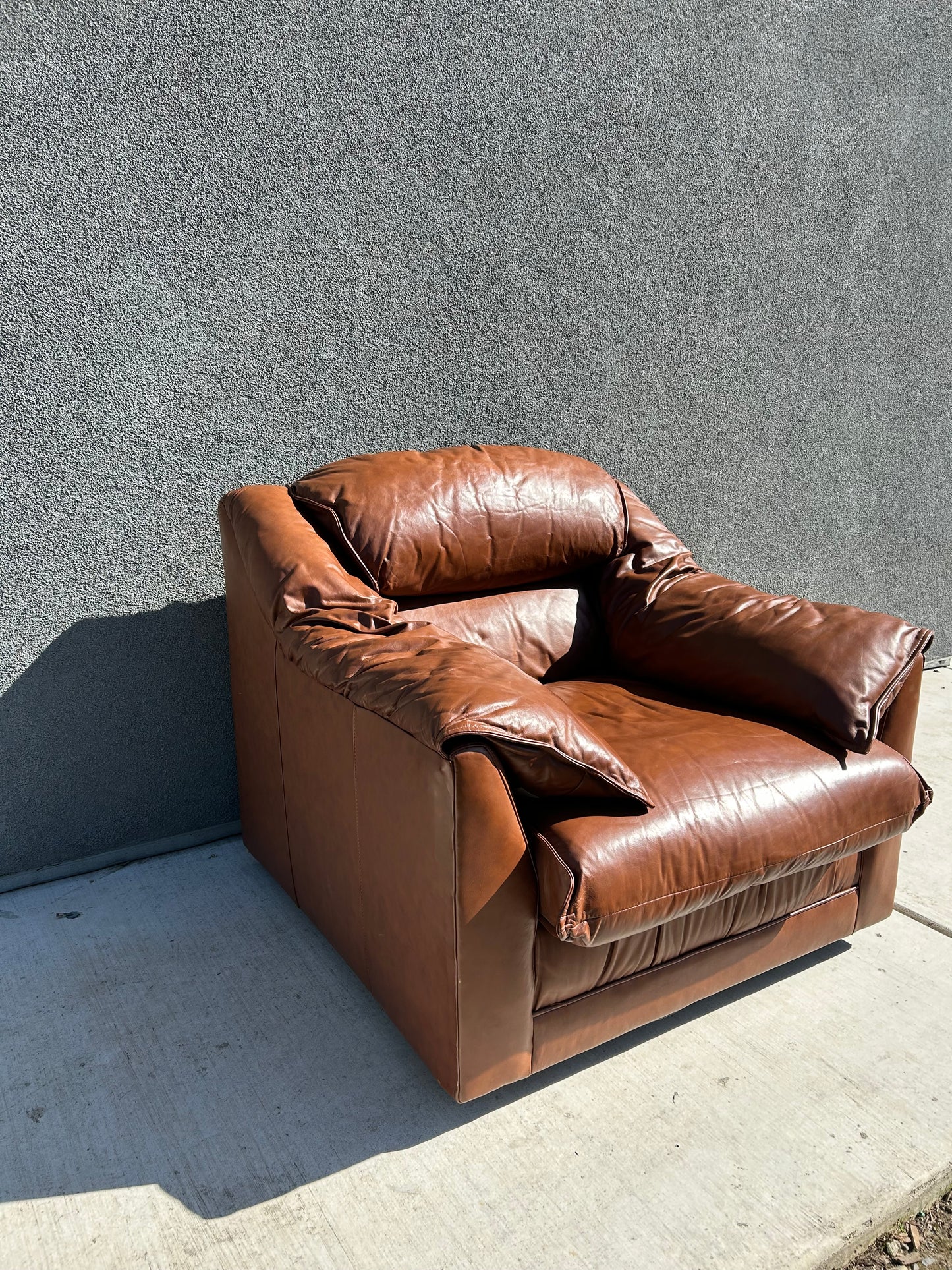Vintage Mid-Century Modern Emerson Tan Leather Lounge Chair