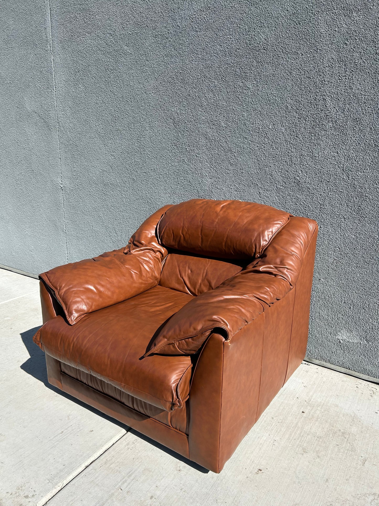 Vintage Mid-Century Modern Emerson Tan Leather Lounge Chair