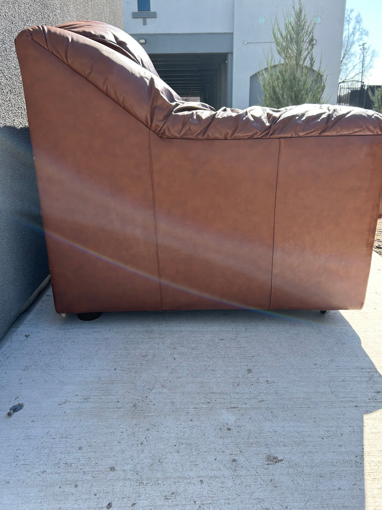 Vintage Mid-Century Modern Emerson Tan Leather Lounge Chair