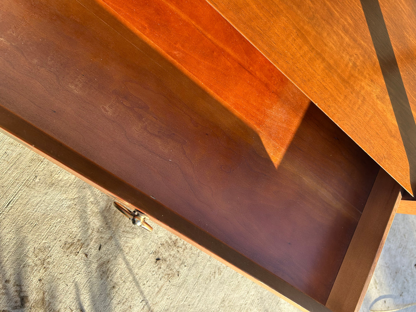 Mid Century Heritage Henredon Walnut Flip Top Rolling Buffet Bar Cart, Circa 1960s