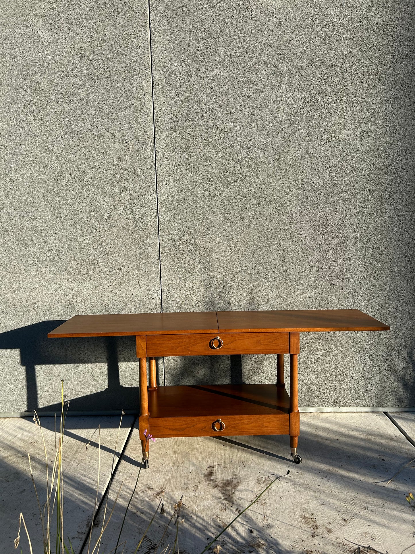 Mid Century Heritage Henredon Walnut Flip Top Rolling Buffet Bar Cart, Circa 1960s