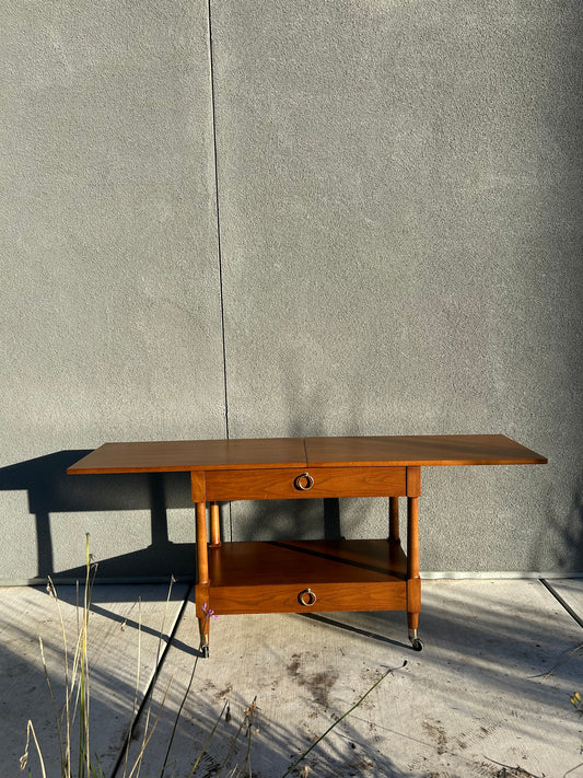 Mid Century Heritage Henredon Walnut Flip Top Rolling Buffet Bar Cart, Circa 1960s