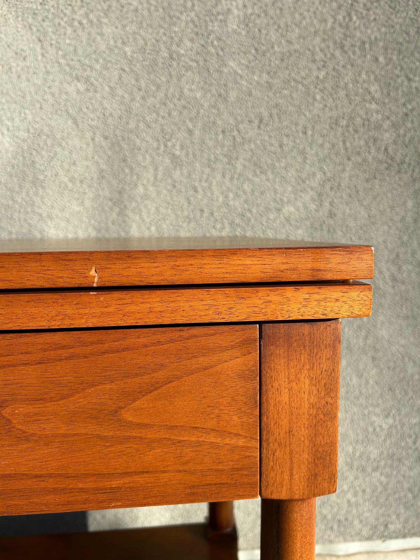 Mid Century Heritage Henredon Walnut Flip Top Rolling Buffet Bar Cart, Circa 1960s