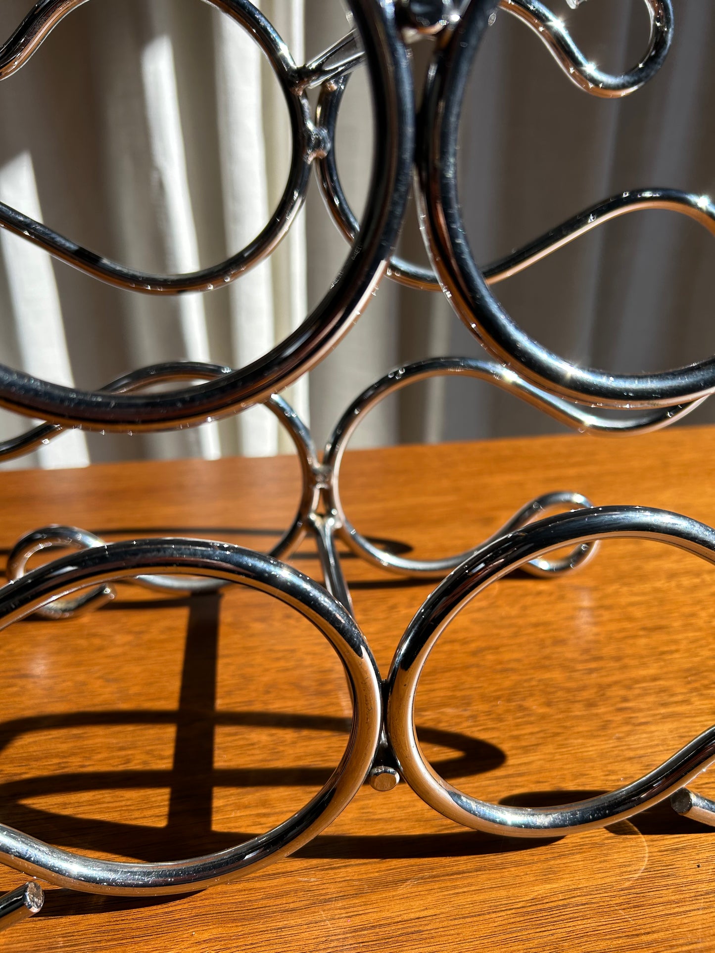 Vintage 6 Bottle Chrome Wavy Counter Top Wine Rack