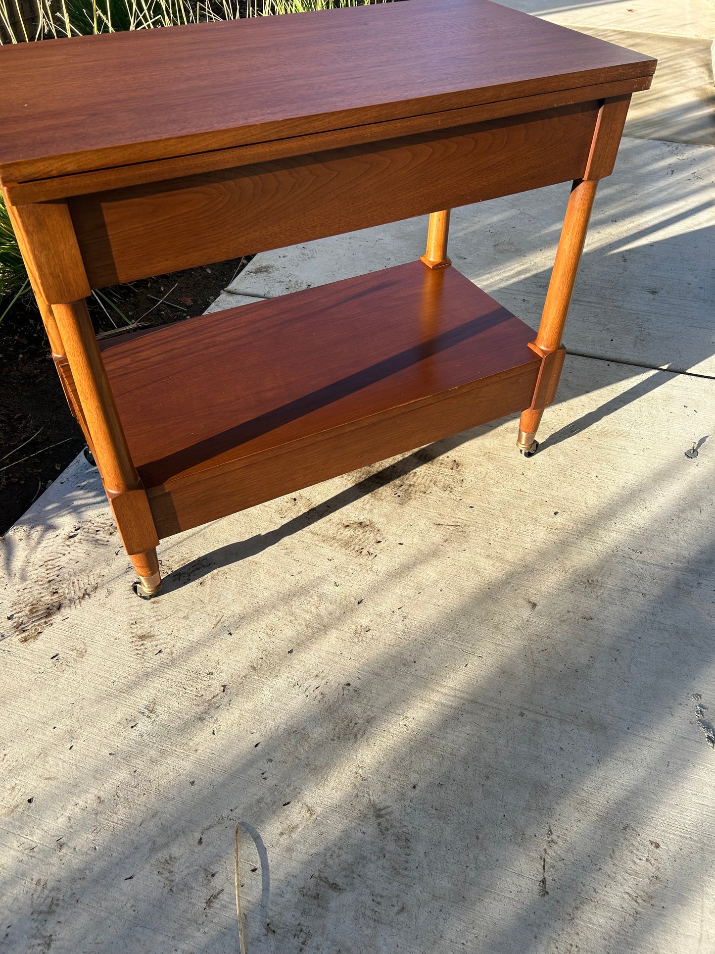Mid Century Heritage Henredon Walnut Flip Top Rolling Buffet Bar Cart, Circa 1960s