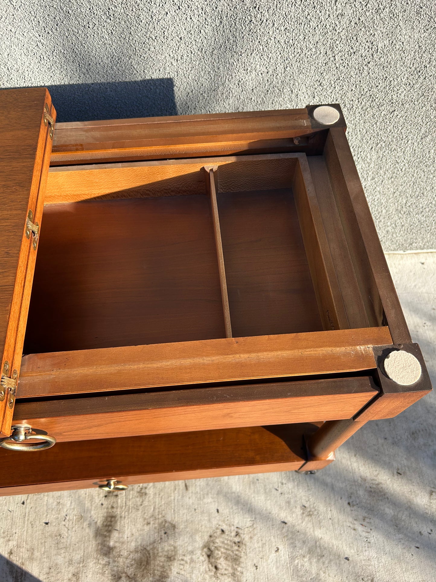 Mid Century Heritage Henredon Walnut Flip Top Rolling Buffet Bar Cart, Circa 1960s