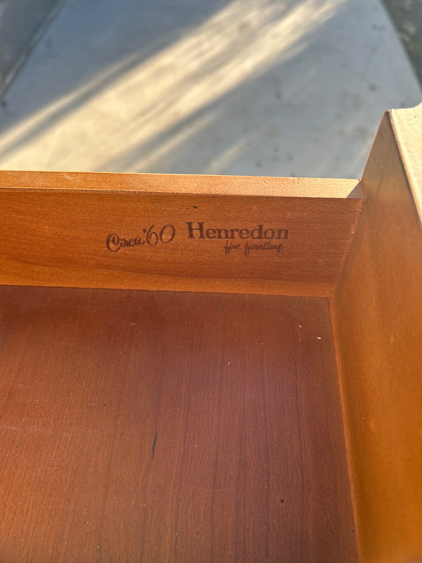 Mid Century Heritage Henredon Walnut Flip Top Rolling Buffet Bar Cart, Circa 1960s