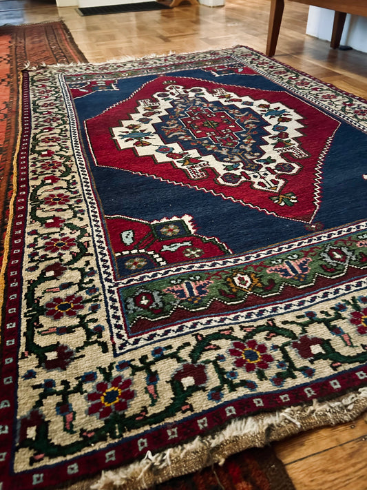 Vintage Turkish Taspinar Rug 43"x72"